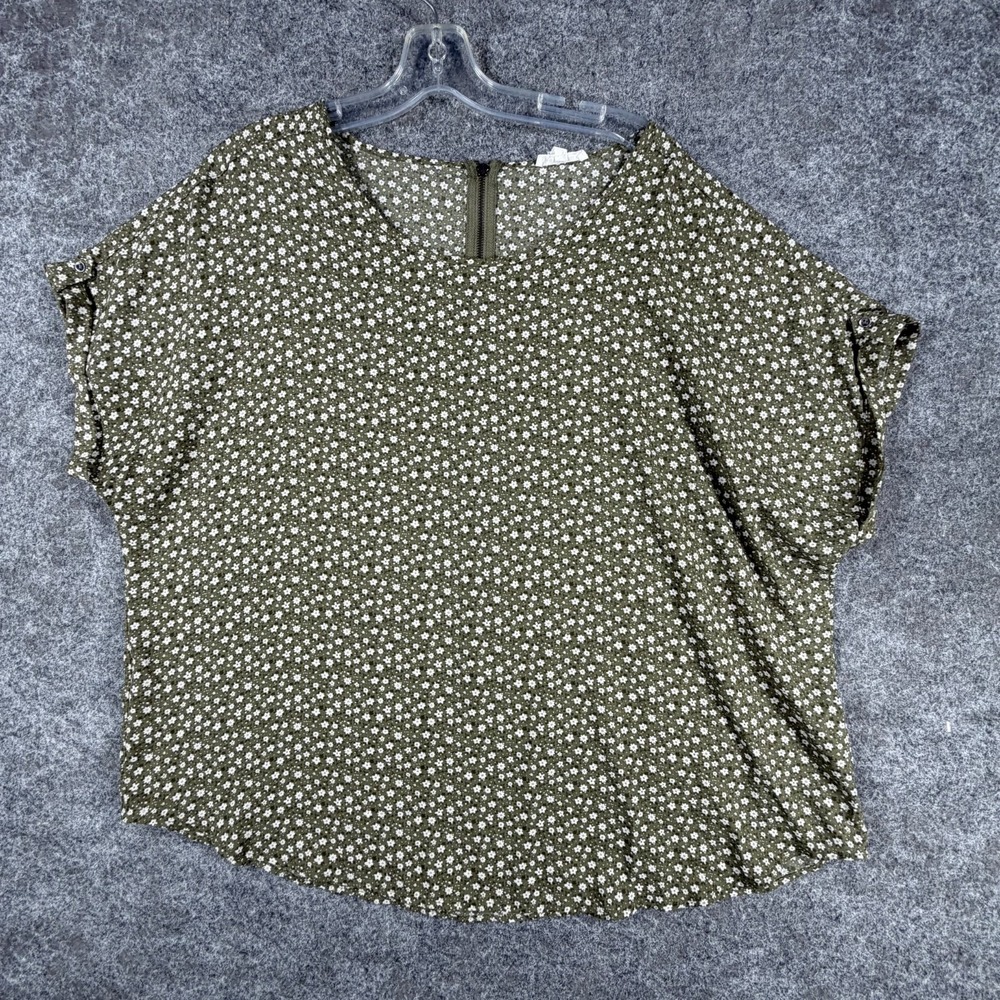 Maurices Blouse Womens 2XL Olive Green Floral Short Sleeve‎ Round Neck Back Zip